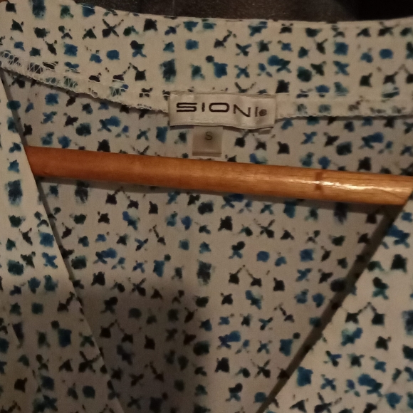 Top - Picture 3 of 3